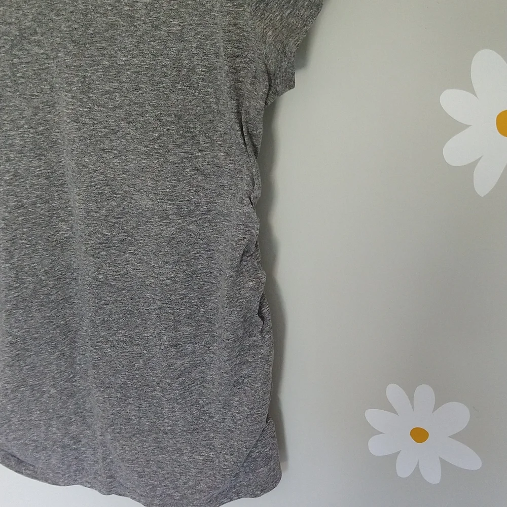 🍓 3/$30 Liz Lange Maternity Gray V-Neck T-Shirt - Picture 4 of 6